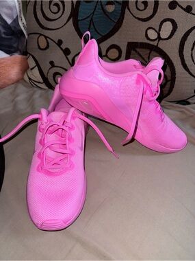 Nike Pink Spell sz 8.5